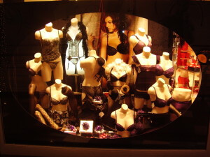 Escaparate de Corsetería en Madrid