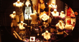 Escaparate de Corsetería en Madrid