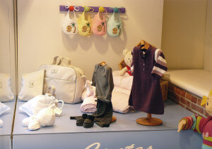 Escaparate de moda infatil creado por Miquel Pizarro, Vuelta al cole