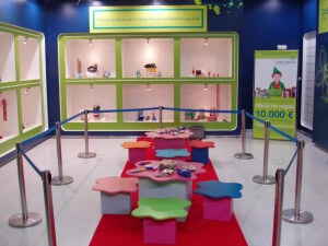 Paquetería creativa para los niños en centro comercial, Miquel Pizarro