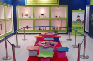 Paquetería creativa para los niños en centro comercial