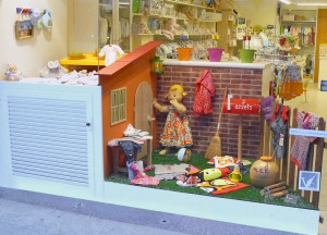 decoración escaparate de moda infantil Babi Lúa, primavera 2011, foto 1