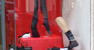 campaña de venta de calcetines en tienda de ropa laboral