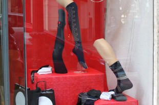 campaña de venta de calcetines en tienda de ropa laboral