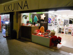 Escaparate de Navidad 2011 en Kikuina, menaje y hogar Escaparate de Navidad 2011 en Kikuina, realizado por Miquel Pizarro