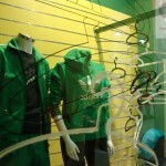 Escaparate en la tienda Deportes Caiño