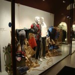 Escaparate de moda en la tienda KTS