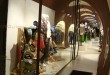 Escaparate de moda en el comercio de moda KTS