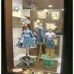 Escaparate de moda infantil de la tienda Badum Badero