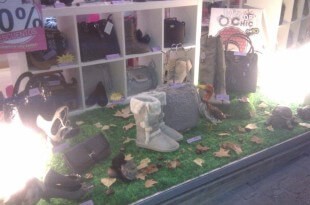 Escaparate de Otoño 2011 en el comercio de complementos Caja de Plata