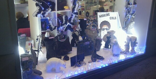 Foto del escaparate de Navidad 2011 en Caja de Plata