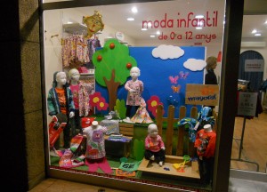 Escaparate de primavera y moda infantil en CHILDREN Escaparate de primavera en CHILDREN, moda infantil, foto 4, por Miquel Pizarro