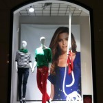 Escaparate de moda primavera - verano por Animación Puntos de Venta