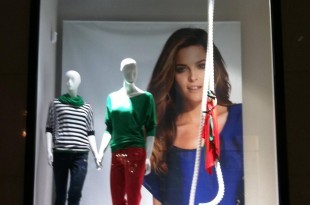 Escaparate de moda primavera - verano por Animación Puntos de Venta