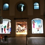 Escaparate de moda primavera - verano por Animación Puntos de Venta