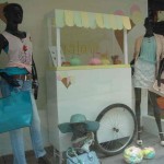 escaparate de verano en UVE moda