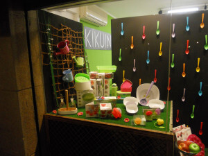 Escaparate Primavera '13 en KIKUINA menaje hogar, por Miquel Pizarro, foto 2
