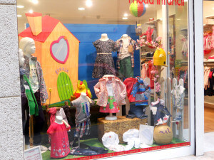 Escaparate de primavera en CHILDREN moda infantil por Miquel Pizarro, foto 2