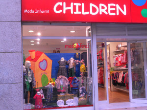 Escaparate de primavera en CHILDREN moda infantil por Miquel Pizarro, foto 3