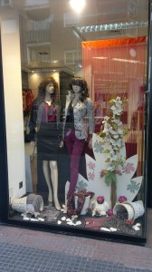 Escaparate de moda primaveral, ropa de mujer, foto 3