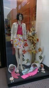 Escaparate de moda primaveral, ropa de mujer, foto 2