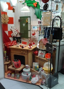 Escaparate Navidad 2013 en El Món de la LLar por Miquel Pizarro, foto LATERAL
