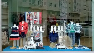 Escaparate de moda infantil, erase una vez, por Mírame Escaparatismo, foto 3