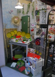 Escaparate de Primavera 2014, girasoles; menaje hogar y repostería, GENERAL 2