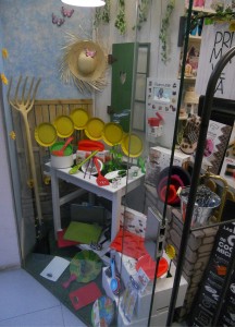 Escaparate de Primavera 2014, girasoles; menaje hogar y repostería, GENERAL 3