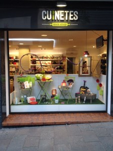 Escaparate de verano para Cuinetes, Miquel Pizarro aparadorisme, foto 1