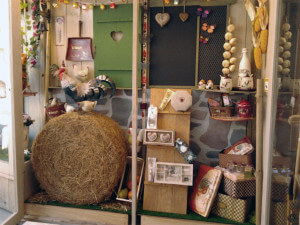 Escaparate de verano en FotoDeco&Souvenir, escaparatista Miquel Pizarro, foto 2