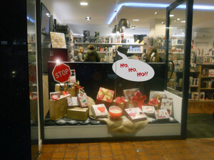 PETIT, escaparate de navidad con reno Rudolph, objetos de regalo