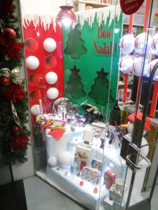 Escaparate de Navidad 2014 en El Món de la LLar menaje hogar, OBLICUA