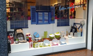 Escaparate de verano mediterráneo en Cuinetes, foto 1