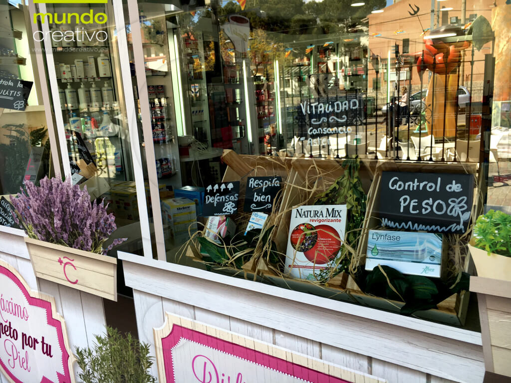Escaparate cuidados naturales en Farmacia La Cañada, imagen 2