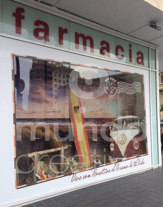 Escaparate de verano en Farmacia; vive con nosotros el verano de tu vida, imagen 1