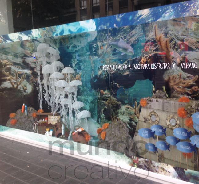 Escaparate de verano en Farmacia Pesca tu mejor aliado para disfrutar del verano, imagen 8
