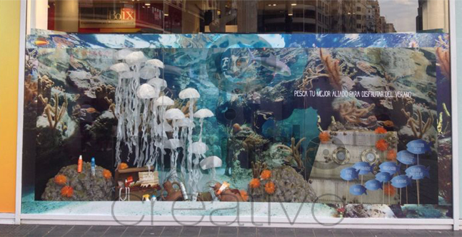 Escaparate de verano en Farmacia Pesca tu mejor aliado para disfrutar del verano, imagen 6