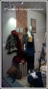 la composición en un escaparate de ropa y moda, maniquies 2