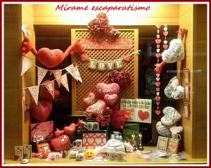 Escaparate San Valentin 2017 en Brujerías, tienda de regalos y decoración en el centro de La Coruña, imagen 1