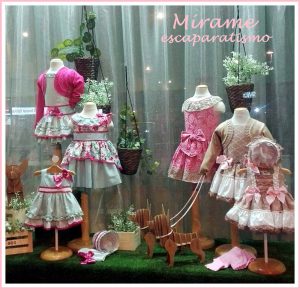 Escaparate primavera 2017 Erase una vez, moda infantil en El burgo, Coruña. Mírame Escaparatismo, imagen 1