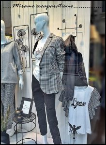 Escaparate moda mujer foto 3, Mírame escaparatismo, Lugo